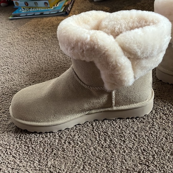 Ugg - Picture 4 of 15